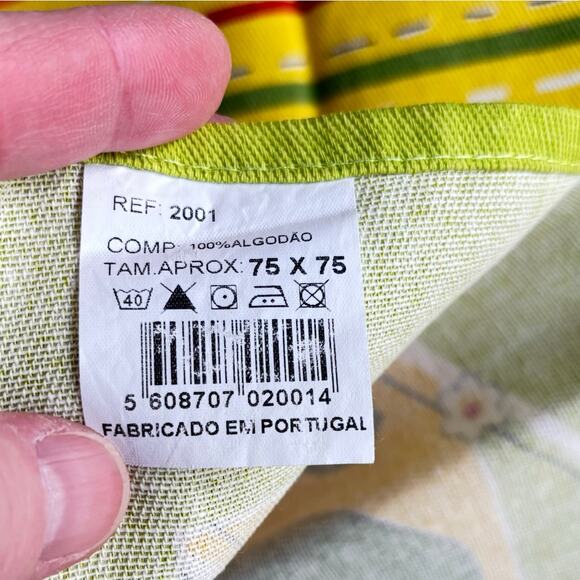 Made in Portugal Novelty Table Topper Tablecloth 27" square green yellow apples - Picture 2 of 6